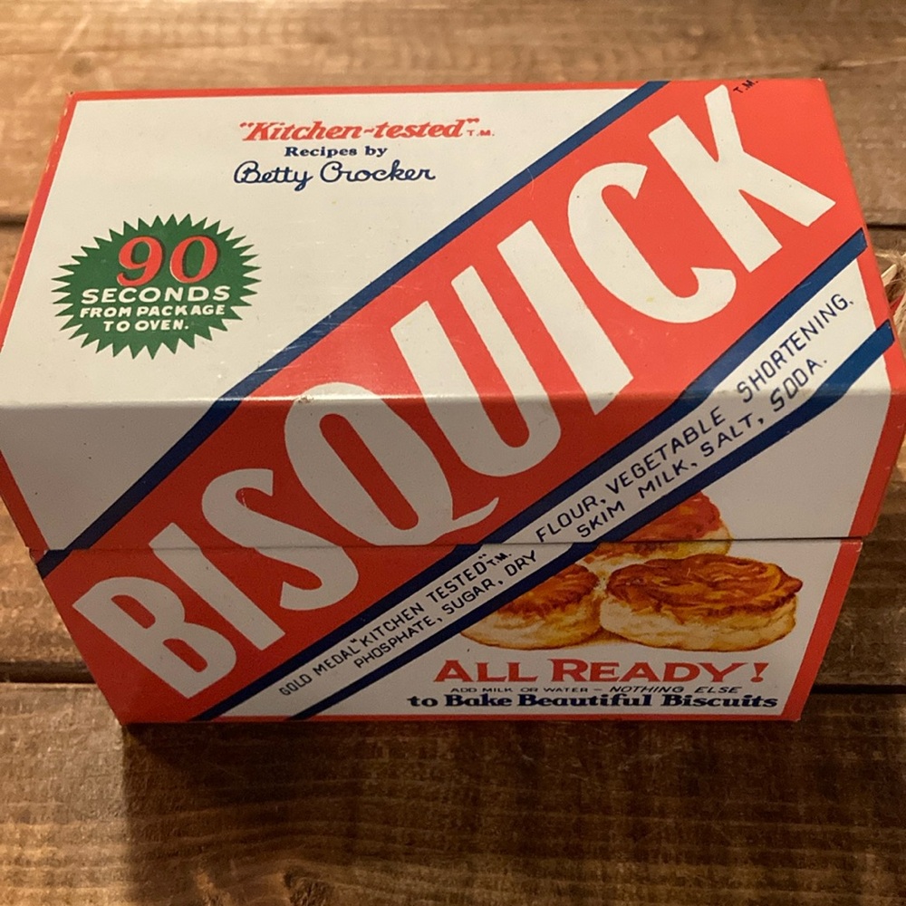 Vintage Bisquick Recipes by Betty Crocker Recipe Tin